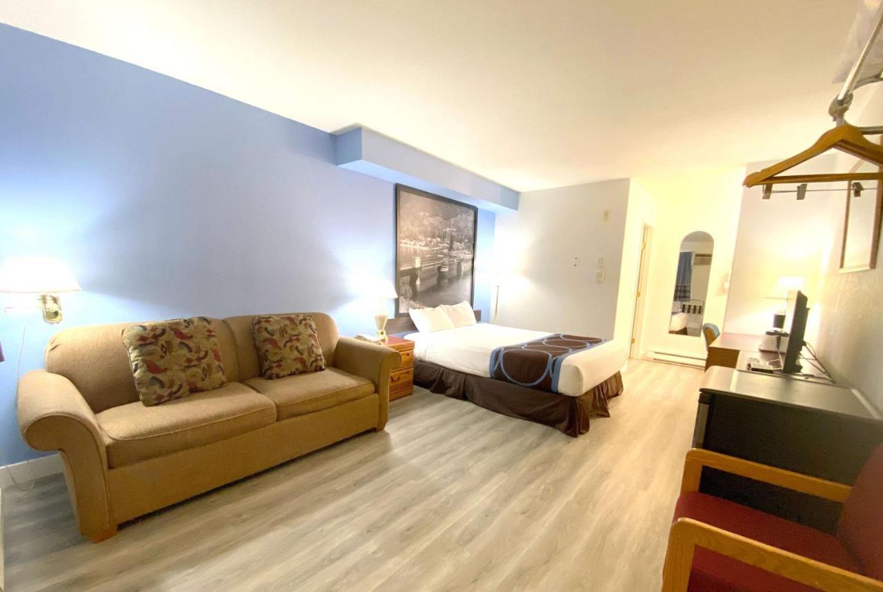 Super 8 By Wyndham Sicamous Ξενοδοχείο Εξωτερικό φωτογραφία