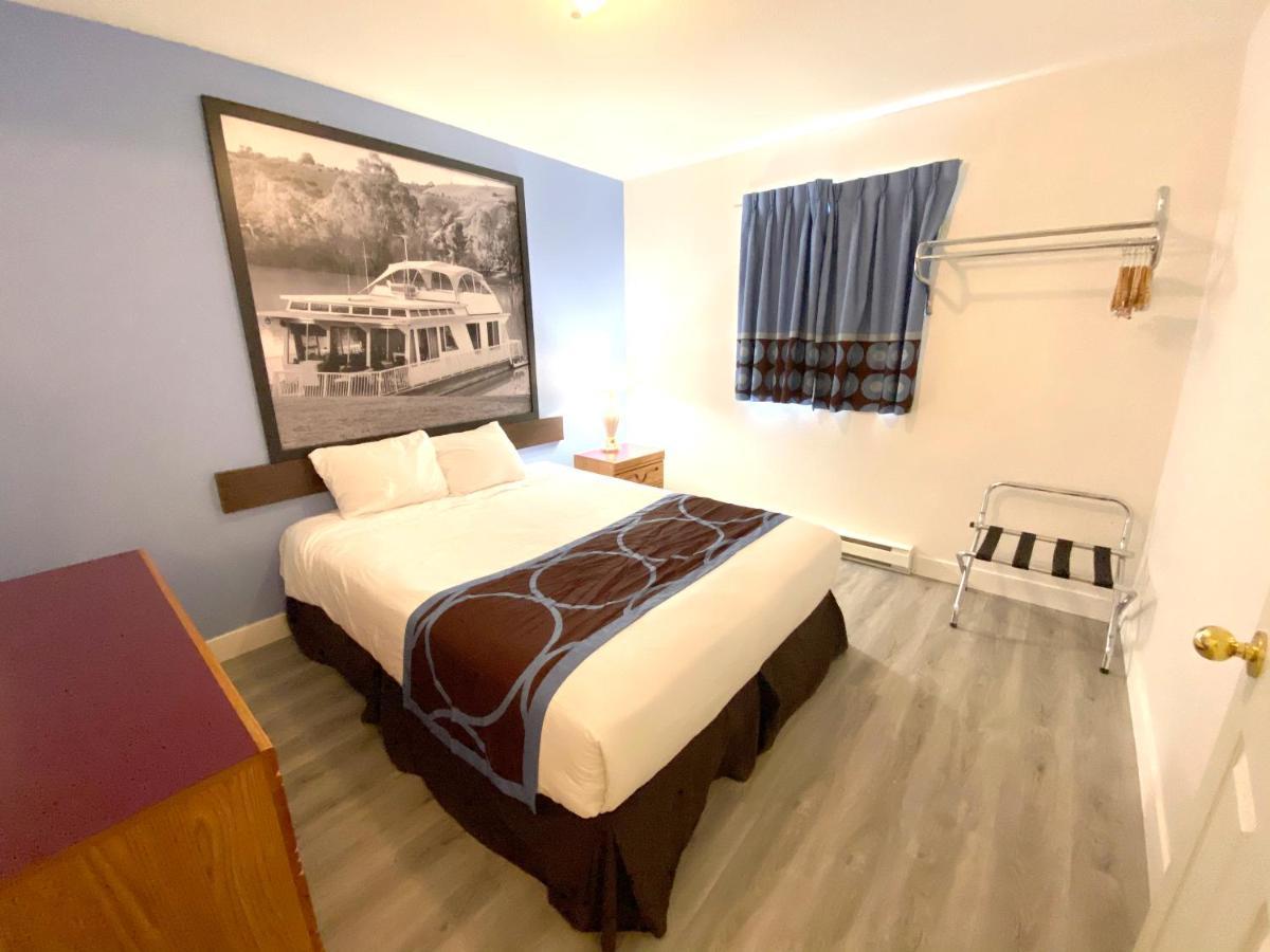 Super 8 By Wyndham Sicamous Ξενοδοχείο Εξωτερικό φωτογραφία